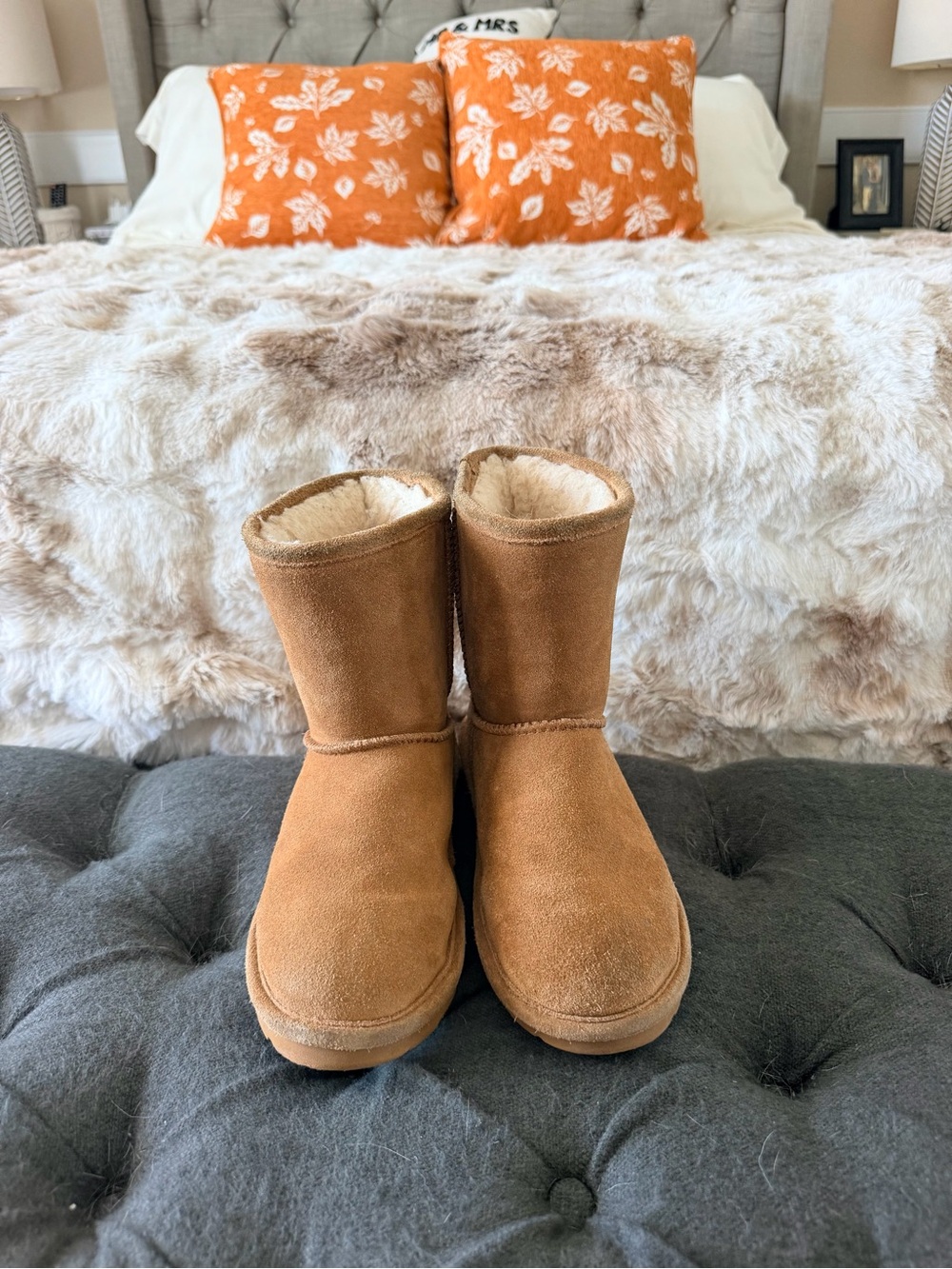 BearPaw Youth Size 3 Short Shearling-Lined Boots in Chestnut Tan